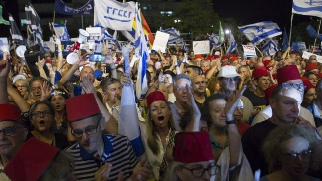 مظاهرات إسرائيل: آلاف يحتجون على "تحصين نتنياهو من التقاضي"