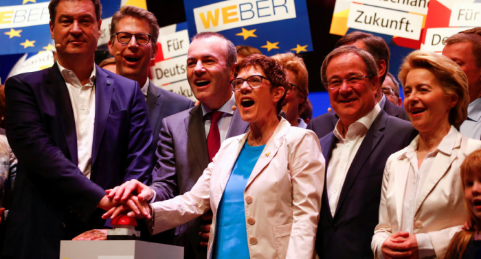 Kramp-Karrenbauer warnt Orban vor weiterem Rechts-Ruck 