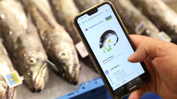 Carrefour lanza un sistema de «blockchain» para que el consumidor conozca el origen del pescado fresco