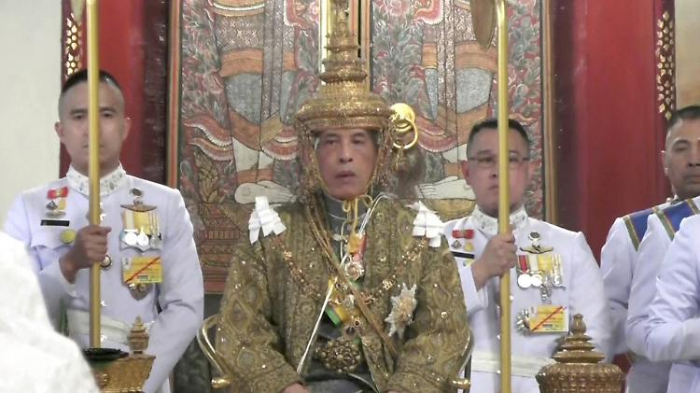   Thailands Monarch Vajiralongkorn gekrönt  