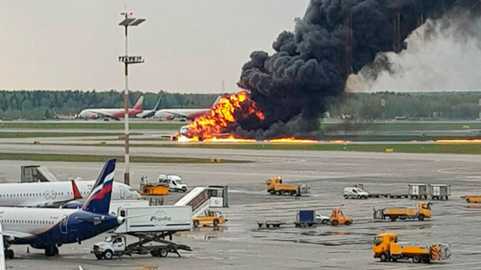   Ascienden a 41 los muertos al incendiarse un avión de pasajeros en un aeropuerto de Moscú  