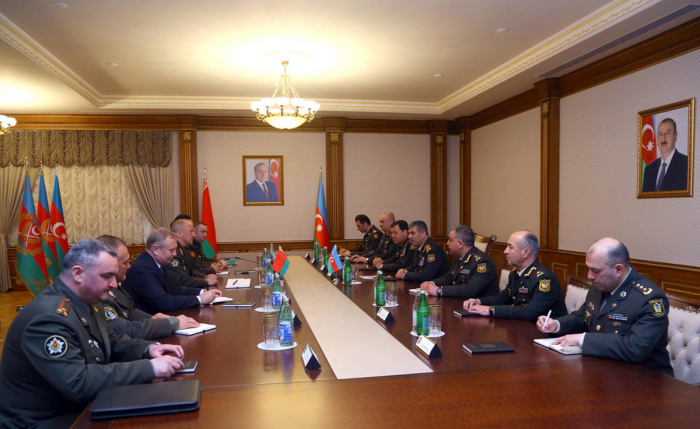   Aserbaidschan, Belarus besprechen Perspektiven für Entwicklung militärisch-technischer Kooperationen  