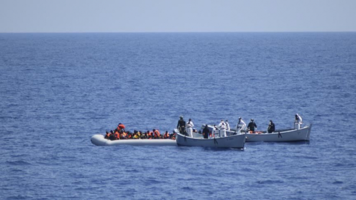 Refugee boat sinks off Spanish coast, 1 dead