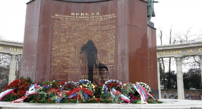   Sowjetdenkmal in Wien geschändet – Österreichs Kanzler Kurz zeigt sich betrübt  