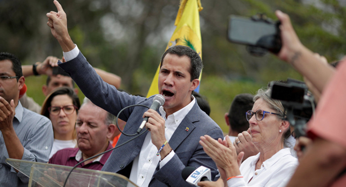 Guaidó reconoce buscar contactos con militares estadounidenses