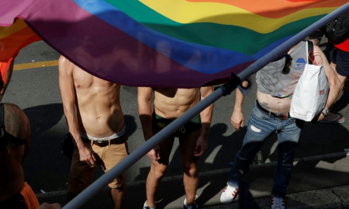 Record number of attacks on gays in France: report