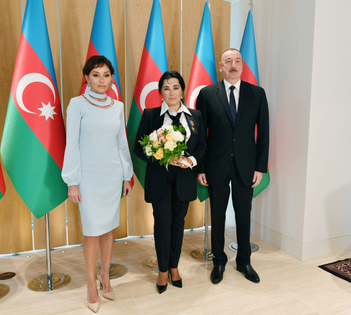   Presidente Ilham Aliyev y primera dama Mehriban Aliyeva se reúnen con la presidenta de la Federación Rusa de Gimnasia Rítmica   