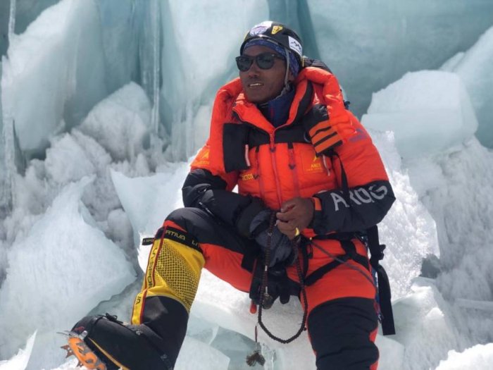 Man climbs Mount Everest twice in one week for a record-setting 24 ascents
