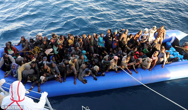 Libyan navy rescues 290 immigrants off western coast