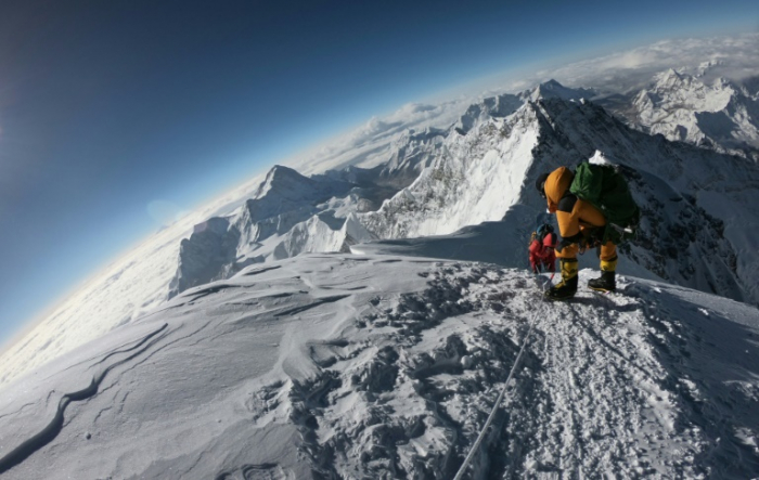 British climber dies on Everest as death toll of climbers in Nepal reaches 18  