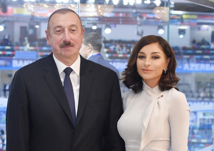   Presidente Ilham Aliyev y primera dama Mehriban Aliyeva asisten a la recepción oficial con motivo del Día de la República   