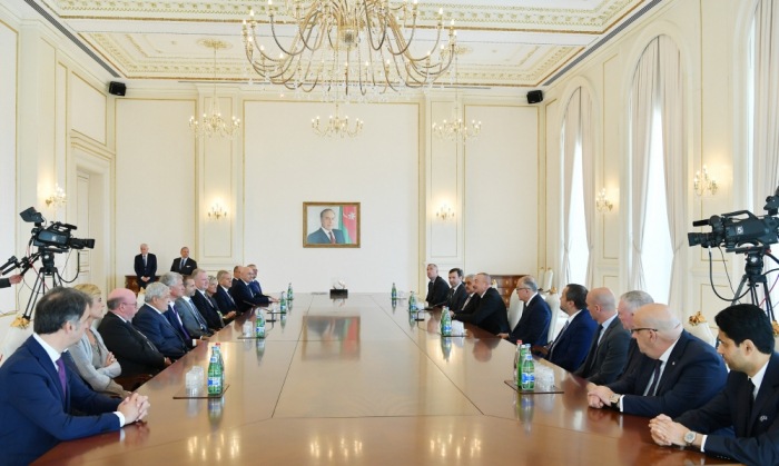   Presidente Aliyev recibe a la delegación de la UEFA-   Actualizado    