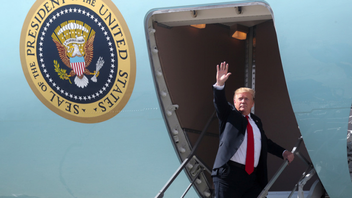 Trump utiliza el avión presidencial para hacer campaña electoral