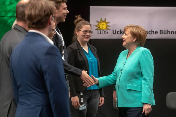  Heimspiel für Merkel 