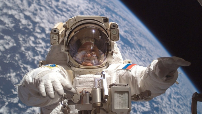 Científicos analizan una toalla que estuvo 10 años en el exterior de la Estación Espacial Internacional