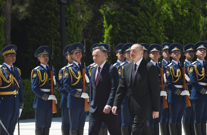   Polnischer Präsident offiziell in Baku begrüßt -   FOTOS    