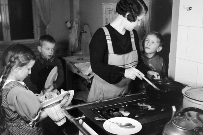 Von Muttertag bis Meisterzwang:  So lebt das Erbe der Nazis fort 