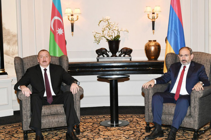  Ilham Aliyev et Nikol Pashinian ont tenu une brève réunion à Bruxelles