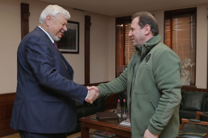   Le ministre arménien de la Défense a discuté avec Kasprzyk de la situation sur le front  