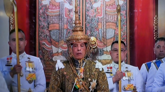 König Maha Vajiralongkorn gekrönt