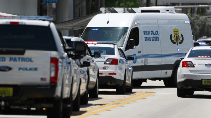 Un muerto y dos heridos por un tiroteo en las afueras de un hotel de Trump en Miami