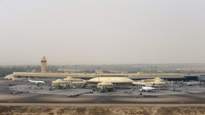     VIDEO:     El momento en que Yemen ataca con drones un aeropuerto de Emiratos Árabes Unidos