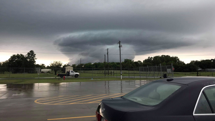  Al menos 9 muertos por tormentas en el centro de EEUU con tornados e inundaciones 