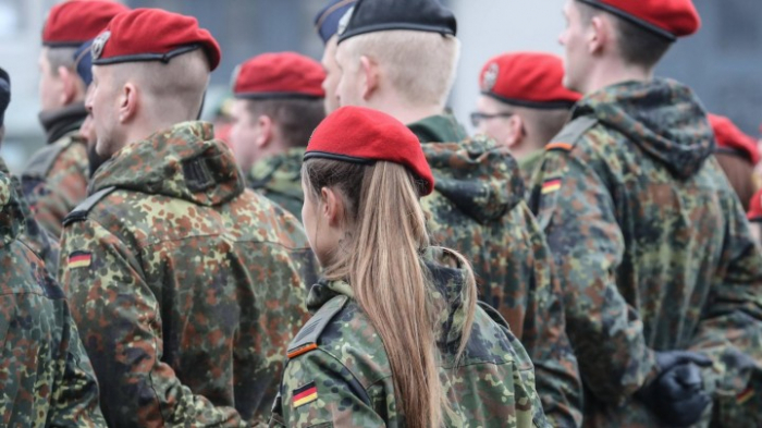 Soldaten in Uniform sollen bald kostenlos Bahn fahren dürfen