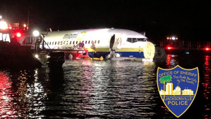     EEUU:   Un avión con 136 pasajeros a bordo se sale de la pista y acaba en un río en Florida  