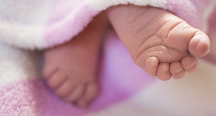 La bebé prematura más pequeña del mundo recibe el alta médica en EEUU