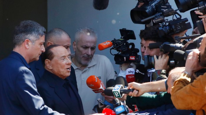 Berlusconi leaves Italian hospital, to campaign for EU vote