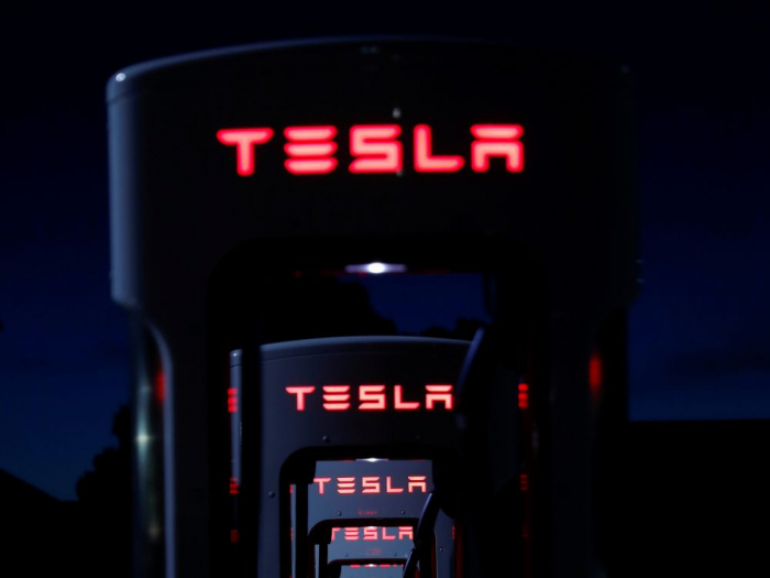 Tesla met à jour son logiciel de batterie après deux incendies de voitures