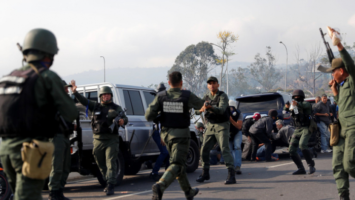  Caracas: Al menos 8 militares resultaron heridos en las protestas 