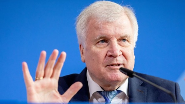 Seehofer weist Vorwürfe zur Planung der Feier zurück