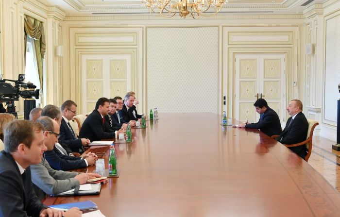   Ilham Aliyev recibe a la delegación checa  
