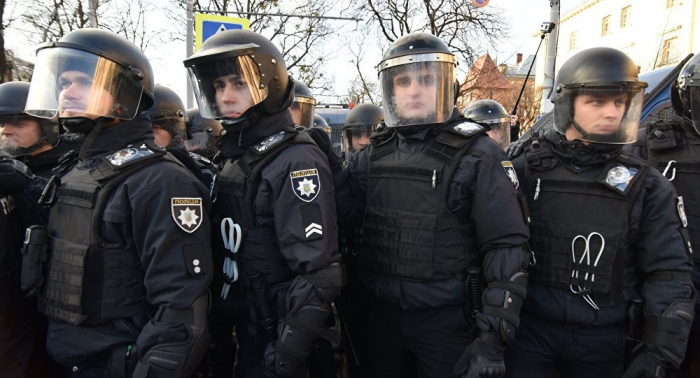 Policía refuerza medidas de seguridad en Kiev antes de marcha del Regimiento Inmortal