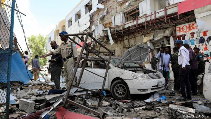   Al menos 12 muertos en un atentado suicida con coche bomba de Al Shabaab en Mogadiscio  