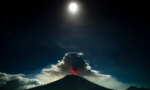 Mount Agung: flights cancelled after Bali volcano erupts