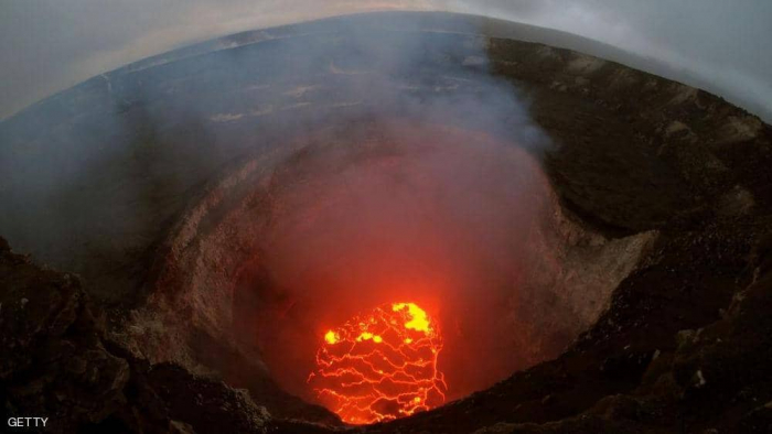 سقوط رجل في بركان بهاواي