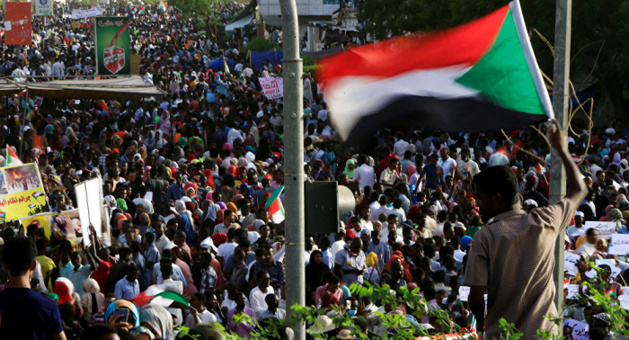 El Consejo Militar de Sudán suspende las negociaciones y la oposición llama a las protestas