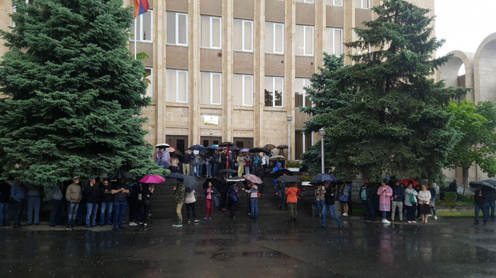   Arménie:  blocage des tribunaux à l