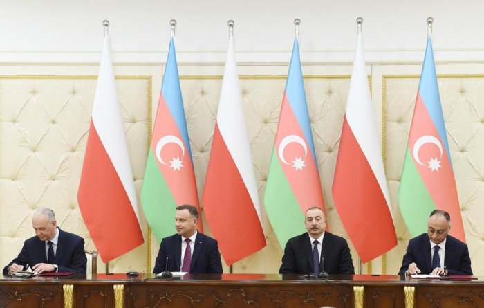   Azerbaijan, Poland sign documents -   URGENT    