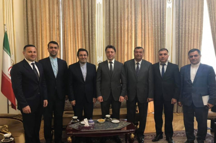   Delegados de la comunidad azerbaiyana de Karabaj se reúnen con el Embajador  