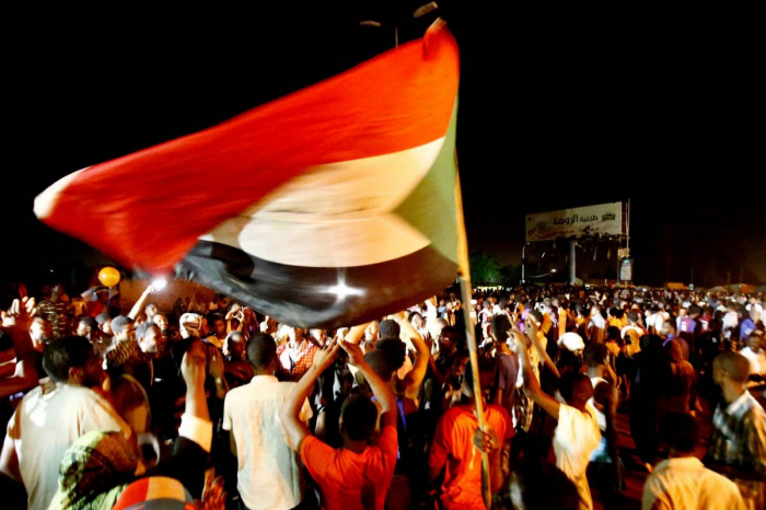Soudan : un mort, 10 blessés après des tirs des forces près du sit-in
