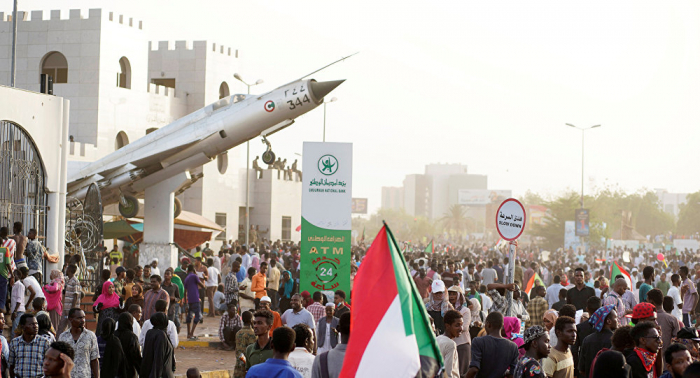 بالفيديو... مسيرات مؤيدة للحكم العسكري في العاصمة السودانية