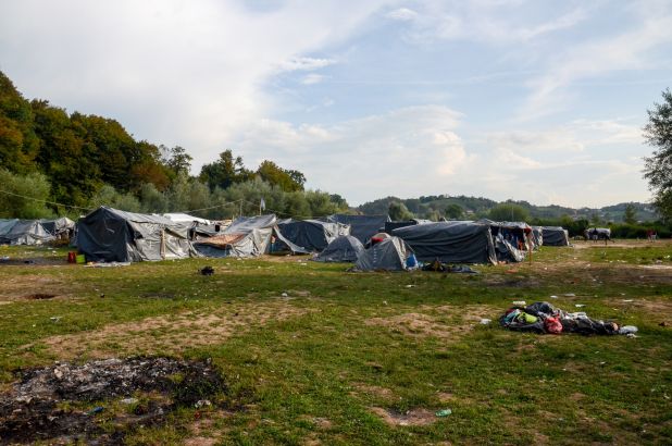 29 injured after fire engulfs Bosnian migrant camp