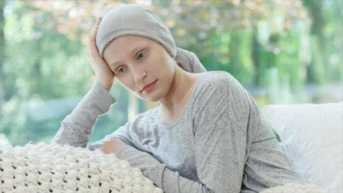 Mujeres sobreviven más pero sufren más del tratamiento de cáncer