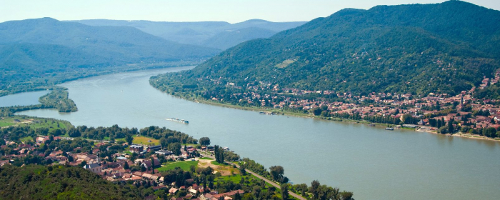 Buzos surcoreanos "analizan la situación" en el Danubio