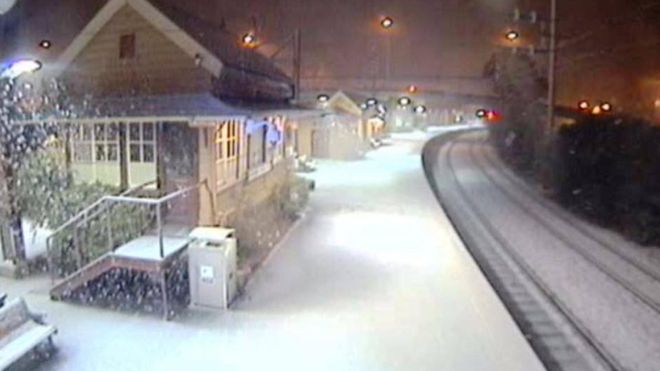 Queensland snowfall: Icy weather brings warnings in Australia