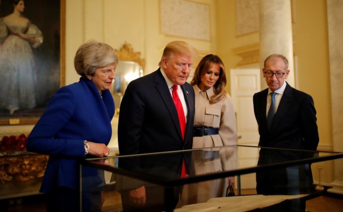  Trump meets with May, talking business on second day of U.K. visit 